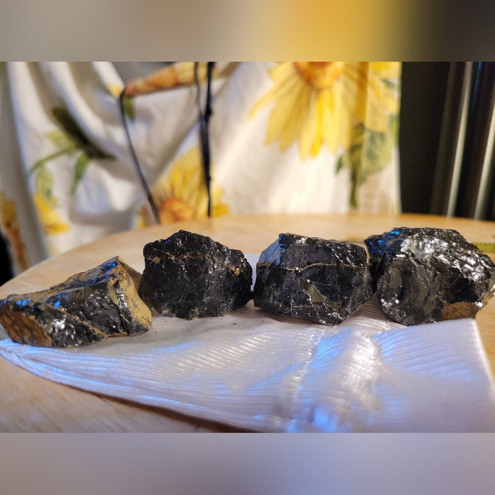 Raw Obsidian From Eusice With White Satin-Like Pouch